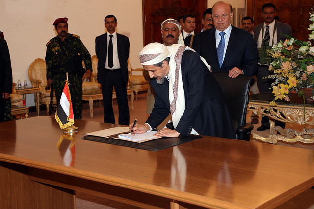 مأرب برس-  قيادي إصلاحي يوافق الحوثي بخصوص الدستور والأقلمة ويطالب بانتخابات عاجلة